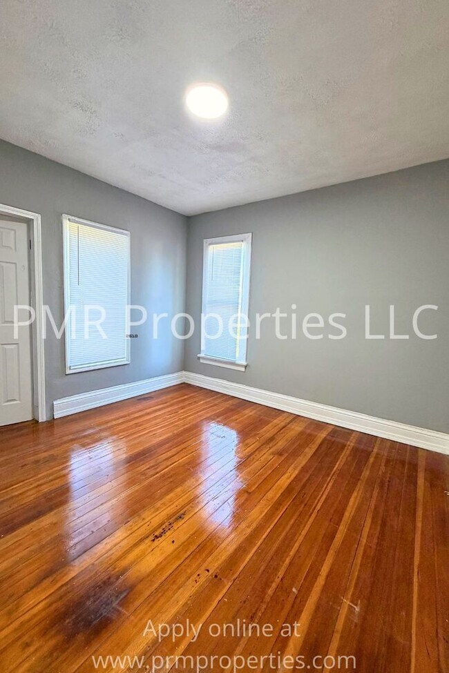 Building Photo - 5922 N 28th Ave