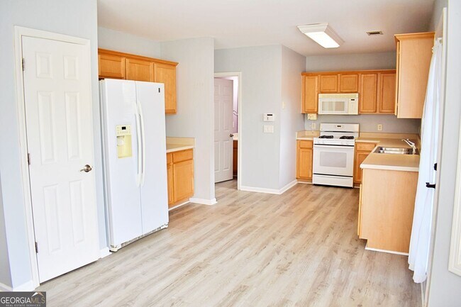 Building Photo - 2015 Lisa Springs Dr SW