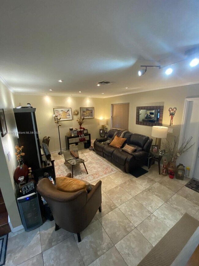 Building Photo - 2098 NE 167th St