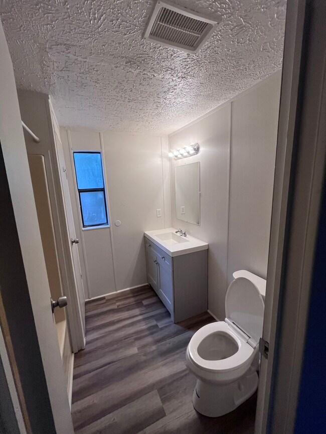 Building Photo - 4111 Daisy Ln