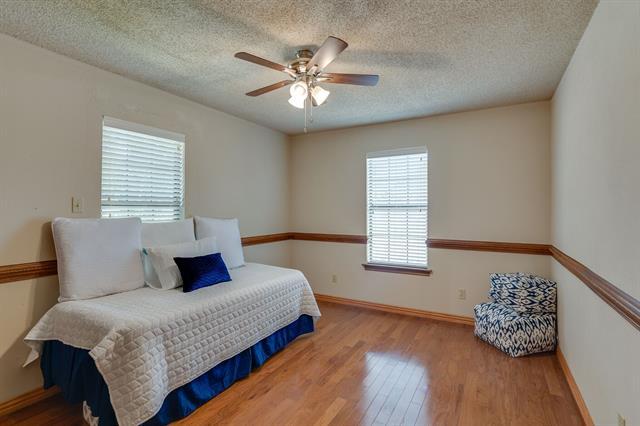 Building Photo - 704 Shady Ln