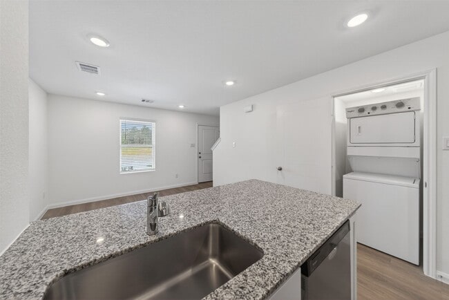 Building Photo - 2065 E Gemini Dr