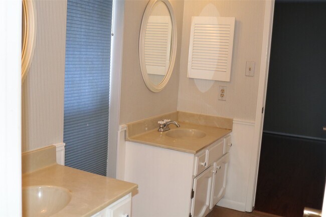 Building Photo - 17131 Morning Star Ave