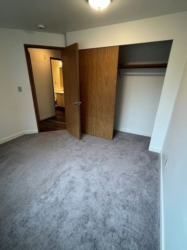 Interior Photo - Jefferson Court