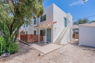 Building Photo - Euclid &amp; 10th Apartments