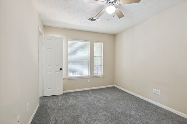 Building Photo - 10 Eastwood Pl