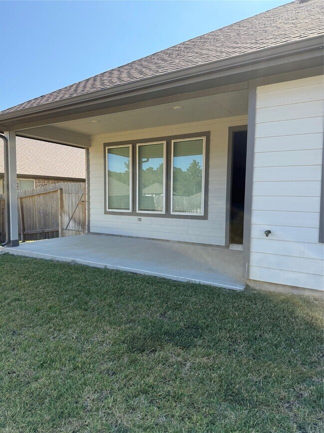 Building Photo - 15228 Tattle Crk Ln