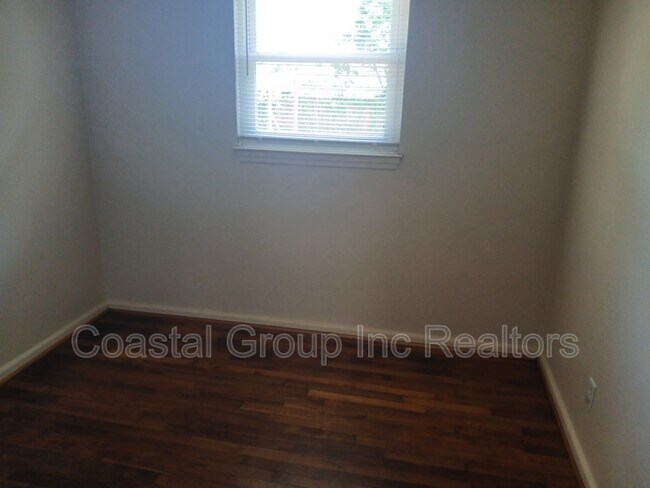 Building Photo - 5605 Westbury Rd