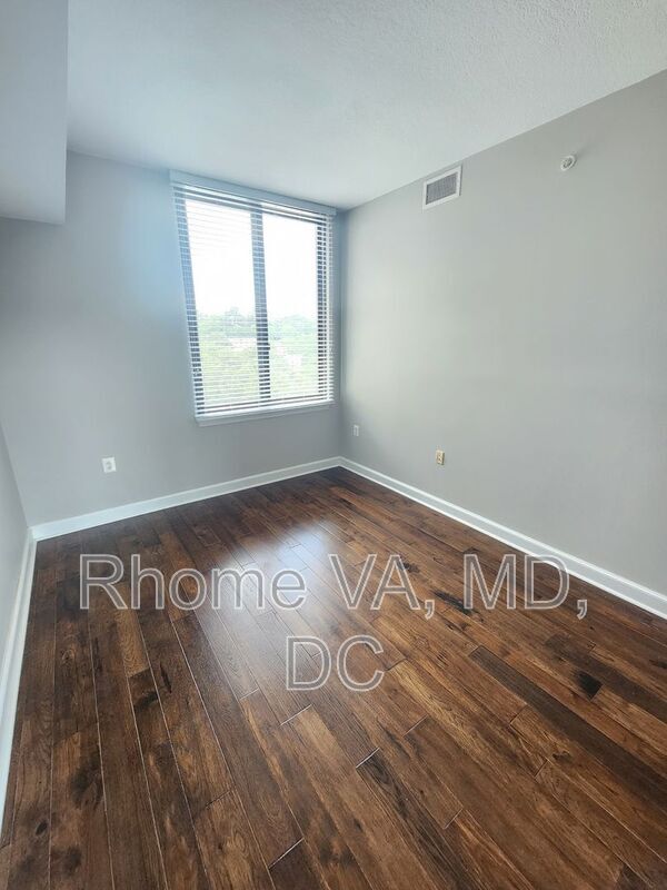 Building Photo - 2451 Midtown Ave
