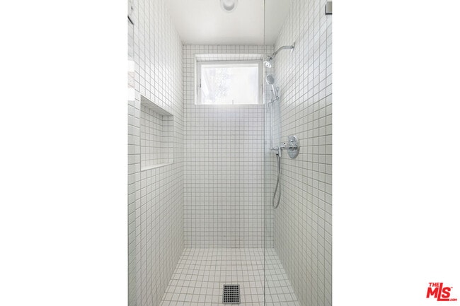 Building Photo - 1807 1/2 Edgecliffe Dr