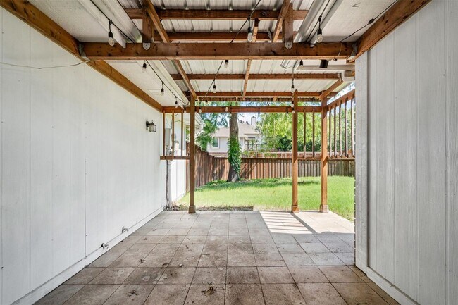 Building Photo - 715 E Ridge St