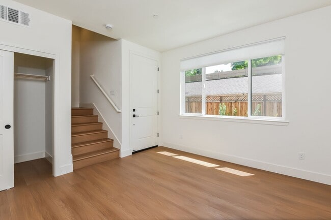 Building Photo - New Luxury Townhome with 2-Car Garage | Minutes to Downtown Redwood City & Tech Campuses
