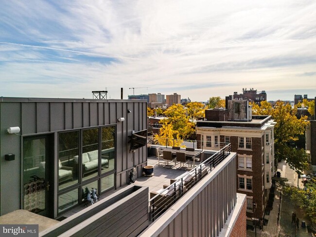 Building Photo - 1727 Delancey Pl