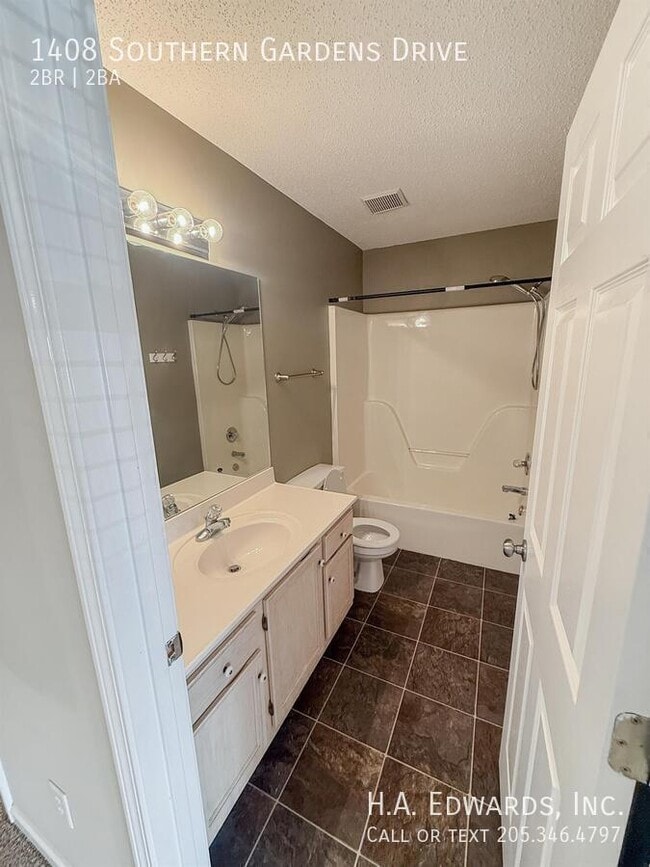 Building Photo - 1408 Southern Gardens Dr