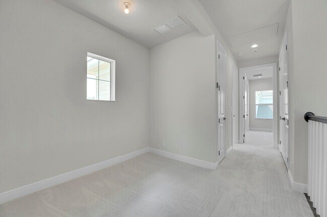 Building Photo - 9341 Crestview Cir