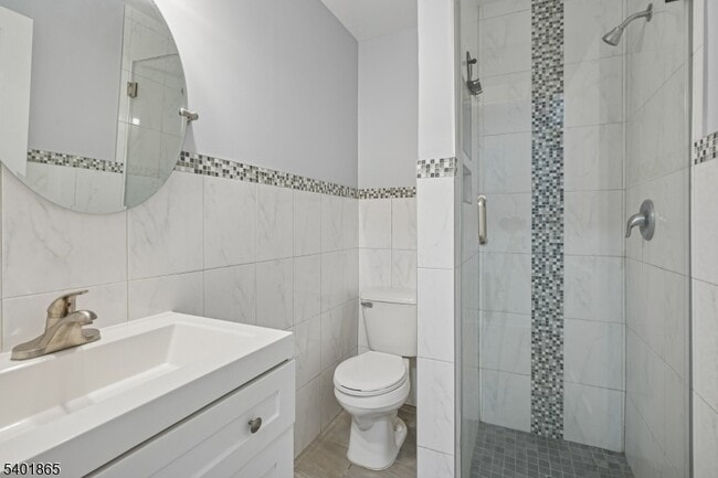 Building Photo - 16-21 Split Rock Rd