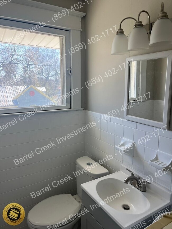 Building Photo - 224 E Poplar St