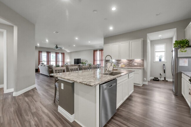 Building Photo - 20151 Bushwick Falls Dr