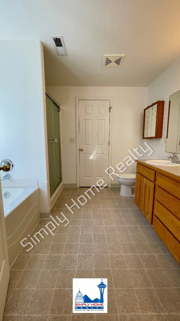 Building Photo - Step Inside To This Spacious & Comfortable 3-Bedroom Home!