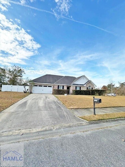 Building Photo - 1102 Sara Ln