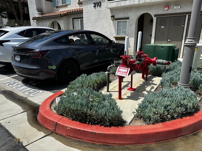 Building Photo - 310 Sunset Way