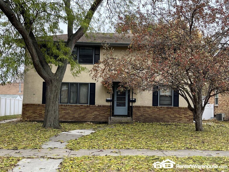 Primary Photo - 24 16th Ave N