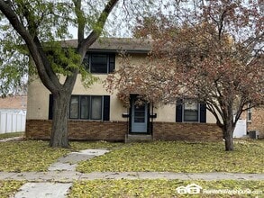 Building Photo - 24 16th Ave N