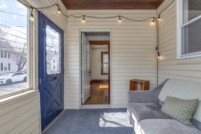 Building Photo - 48 Beacon St