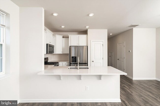 Building Photo - 59 Peregrine Way