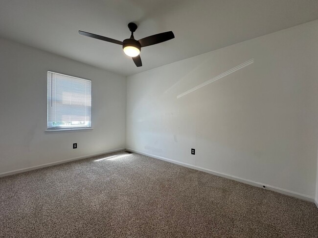 Building Photo - 414 Myrtlewood Cir