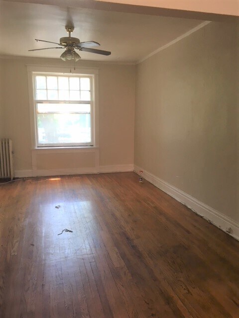 Building Photo - 2204 W Berteau Ave