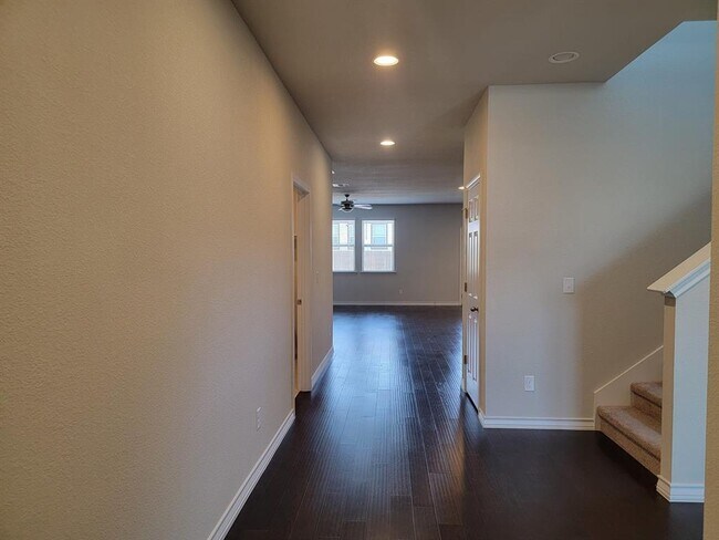 Building Photo - 208 Magna Ln