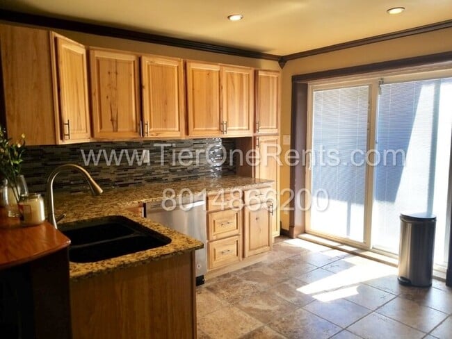 Building Photo - This property offers a NO DEPOSIT option a...