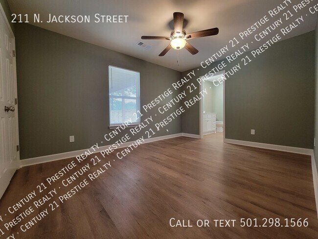 Building Photo - 211 N Jackson St