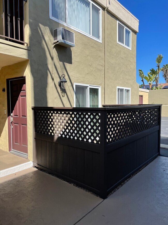Building Photo - BEADNELL-QUIET UPGRADED CONDO IN GATED COMMUNITY W/ POOL