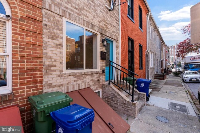 Building Photo - 919 Stiles St