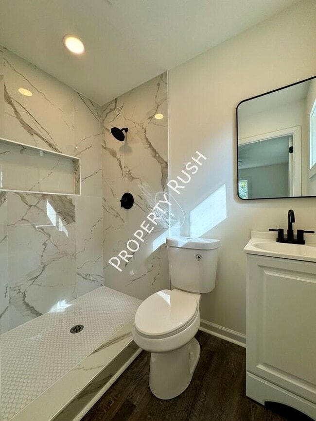 Building Photo - 824 Clift St