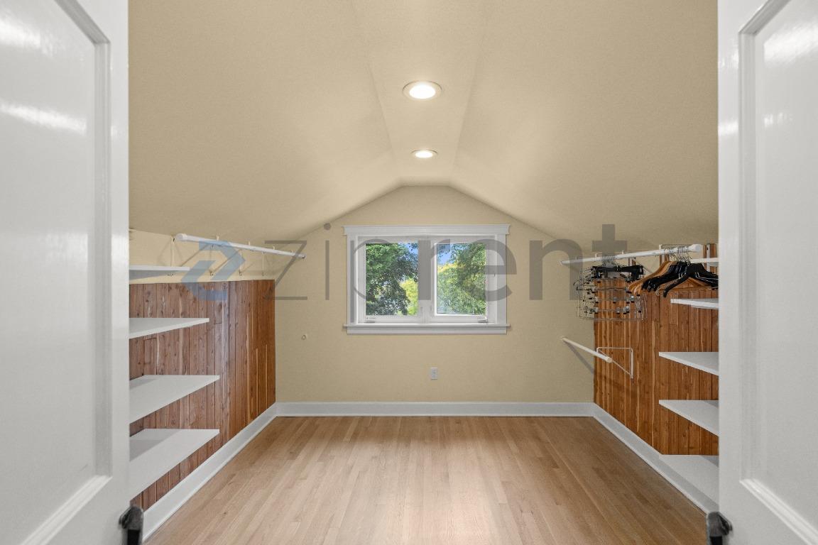 Building Photo - Unit