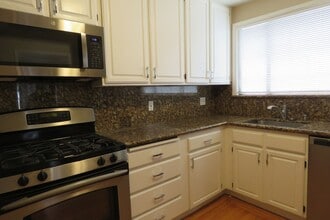 Building Photo - 49 Dellbrook Ave