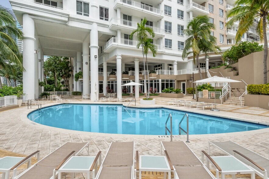 Building Photo - 801 Brickell Key Blvd