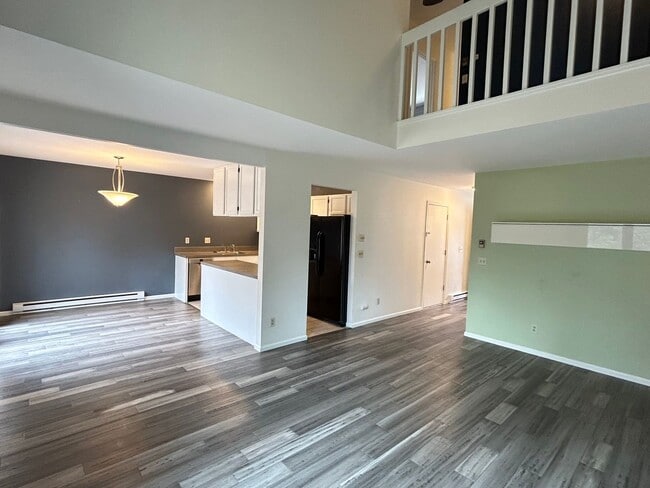 Building Photo - Modern 2 Bedroom Townhome Near CSU