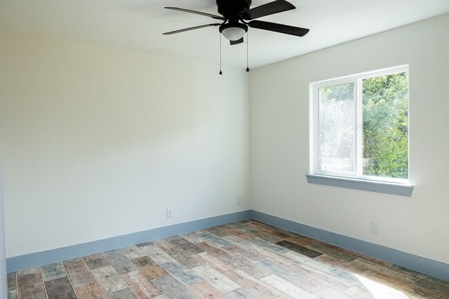 Building Photo - 811 Matchett St