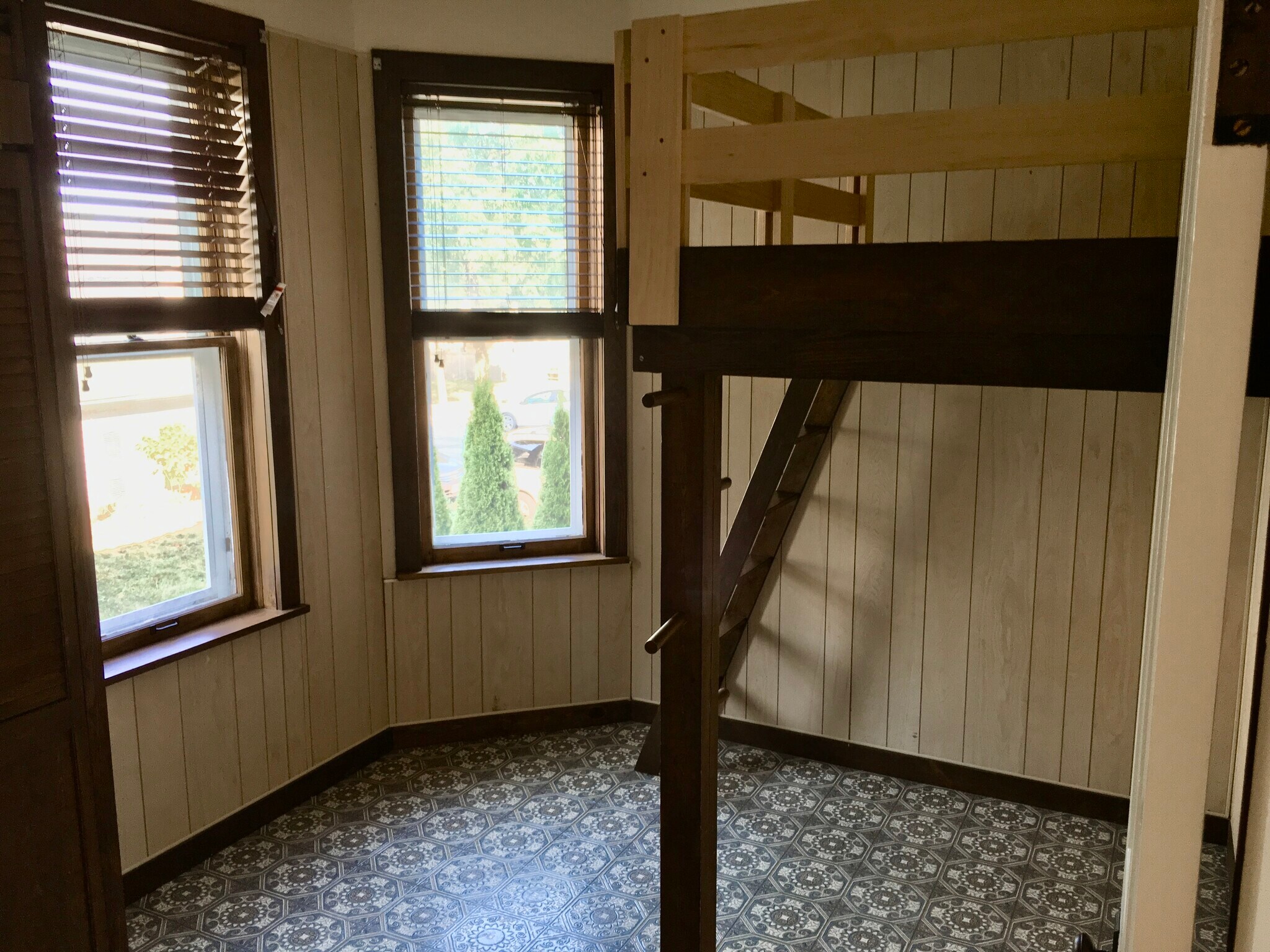 Building Photo - 2465 S Howell Ave
