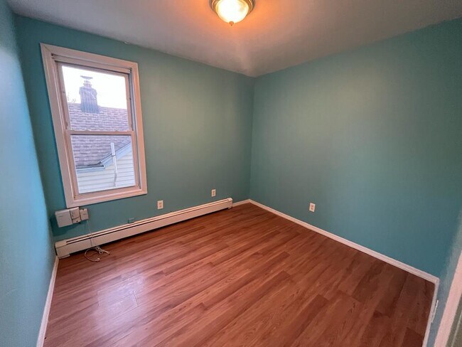 bedroom 3 - 13 Garrison St