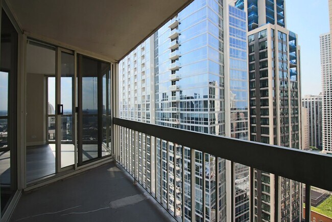 Building Photo - 13 E Delaware Pl
