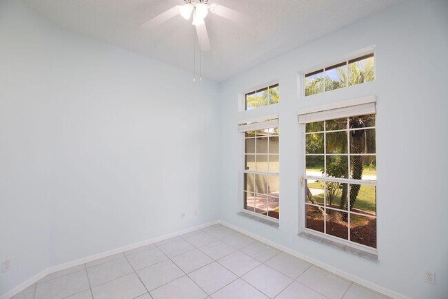 Building Photo - 2741 SW Pierson Rd