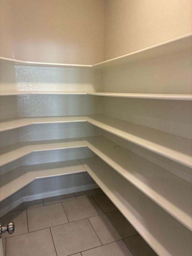 Building Photo - !! MOVE IN SPECIAL: Get 50% OFF!! 4BR/3BA House • In-Unit W/D • Attached Garage  • Backyard in Sa...