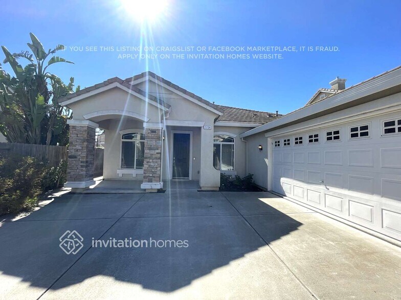 Building Photo - 1704 Carswell Ln
