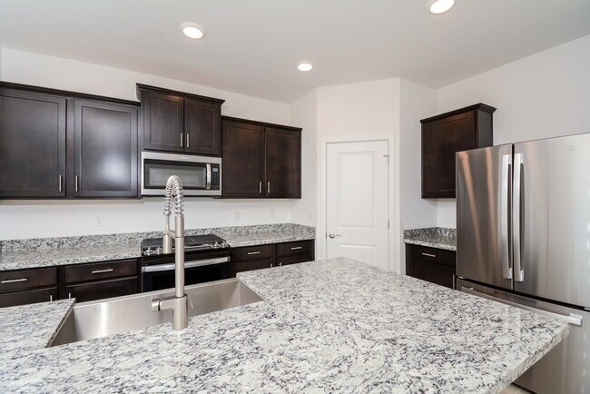 Building Photo - 19901 W Badgett Ln