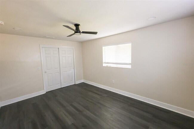Building Photo - 1500 Laurel Cir